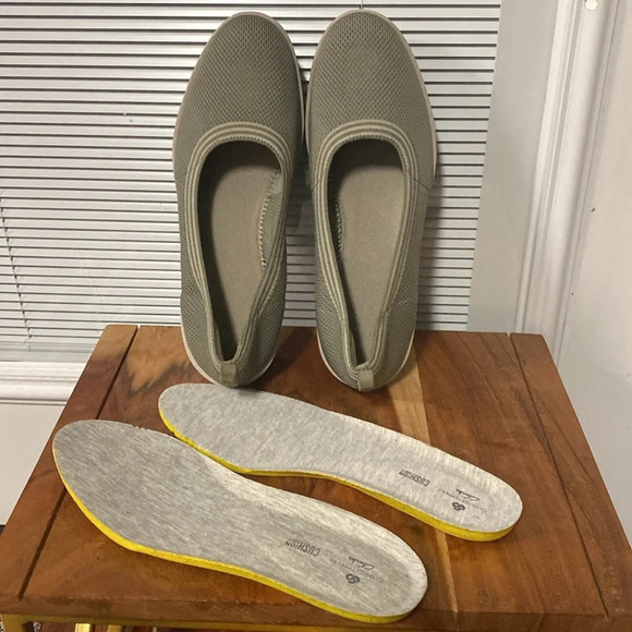 Cloudsteppers by Clarks - Soft Cushion - light green  - Size 8 N - Picture 6 of 7